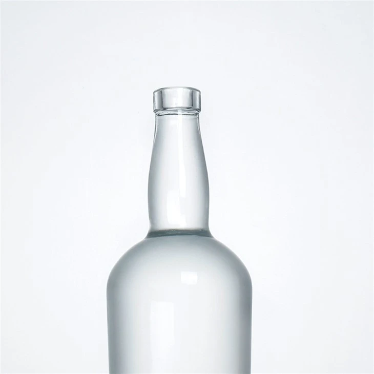 750ml Clear Spirits Glass Bottle Whiskey Whisky Bottle, Bar Top